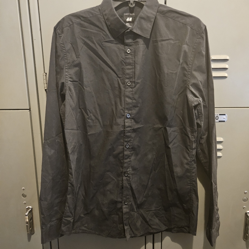 Mens H&M Easy Iron Button Up Shirt Size Medium in Black
